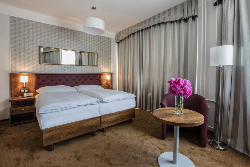 Hotel Bellevue Tlapak Podebrady Exterior photo