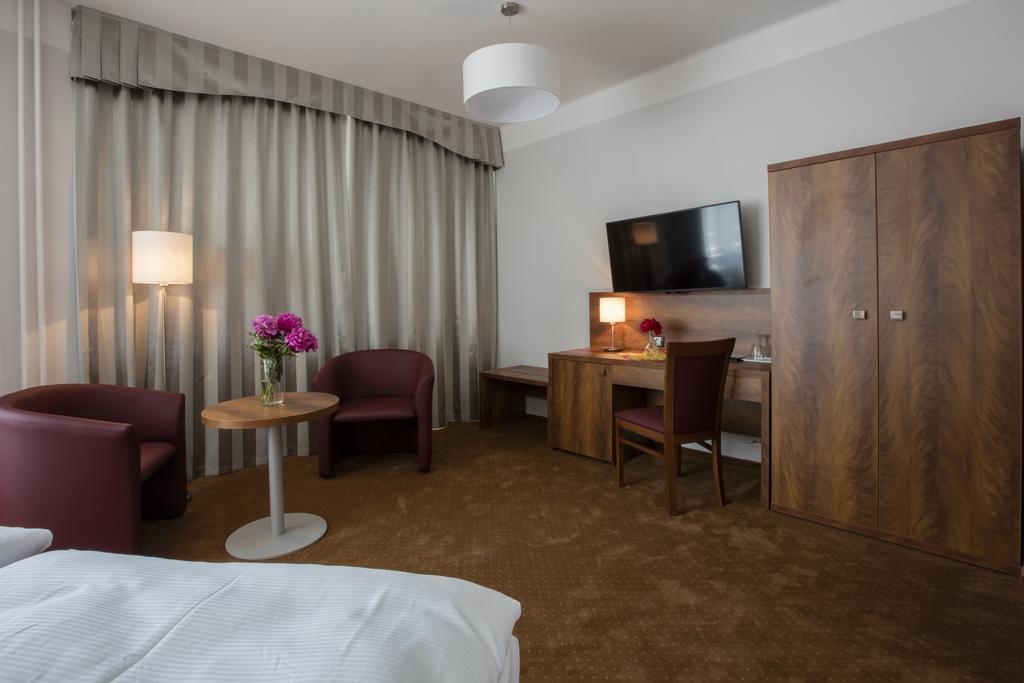 Hotel Bellevue Tlapak Podebrady Exterior photo