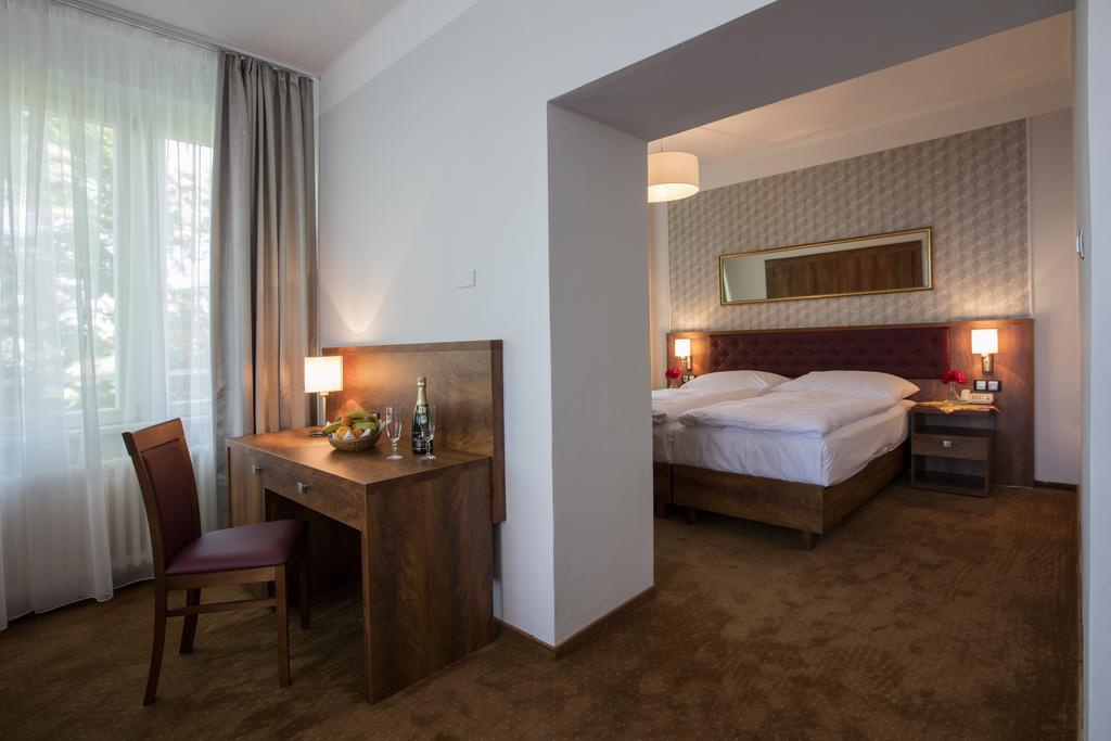 Hotel Bellevue Tlapak Podebrady Exterior photo