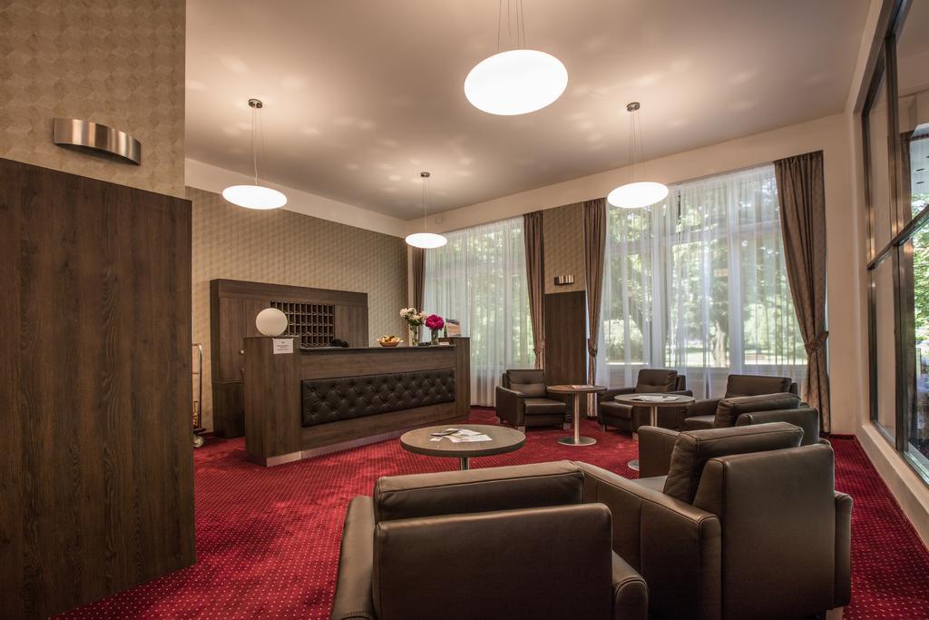 Hotel Bellevue Tlapak Podebrady Exterior photo
